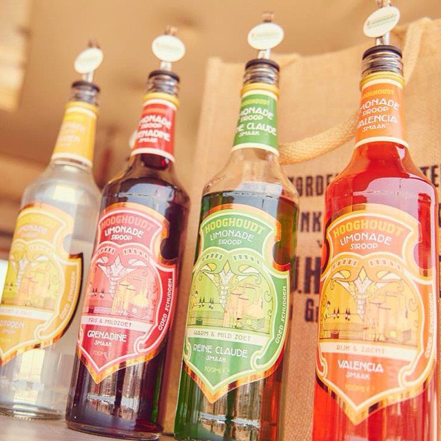 AMS_spuitwater's tweet photo. Nieuws! Amsterdams Spuitwater en .@hooghoudt limonade stappen deze zomer in een cadeauverpakking! #limonade #cadeau https://t.co/AePM76ccES