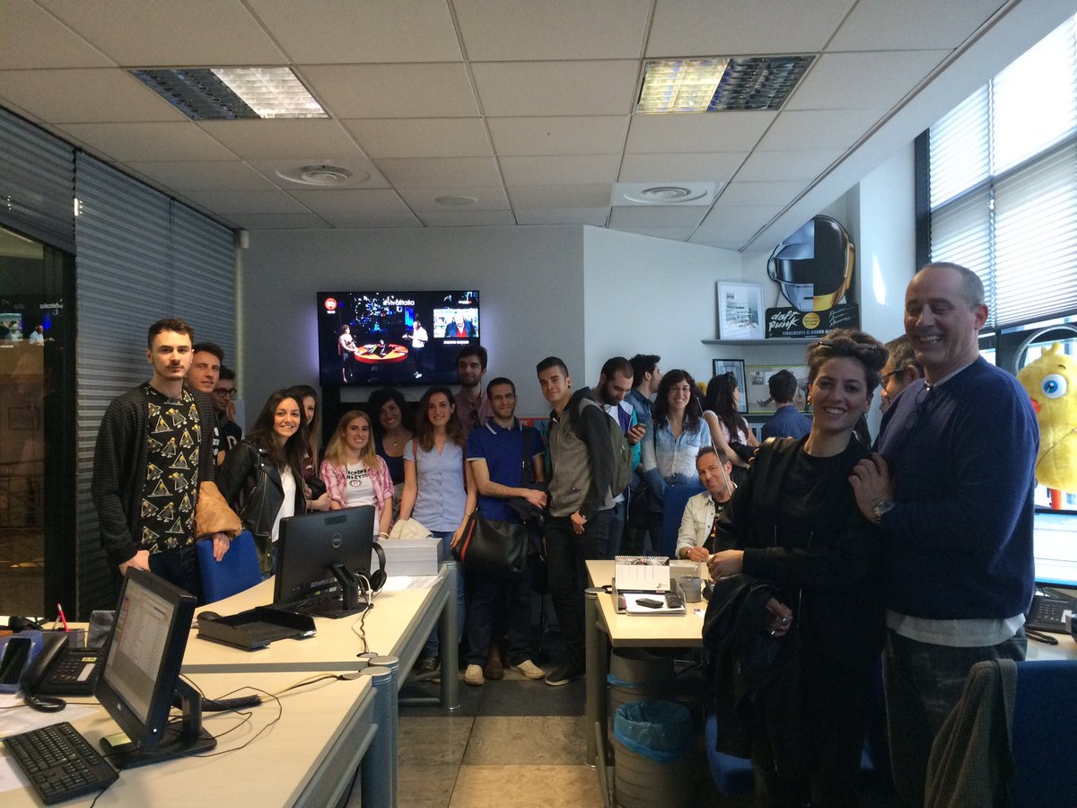 MasterMusica's tweet photo. Nuova lezione sul campo per gli studenti del @MasterMusica. Oggi negli studi di @rtl1025 con il prof. @umbertolab https://t.co/A3UmehJjZM