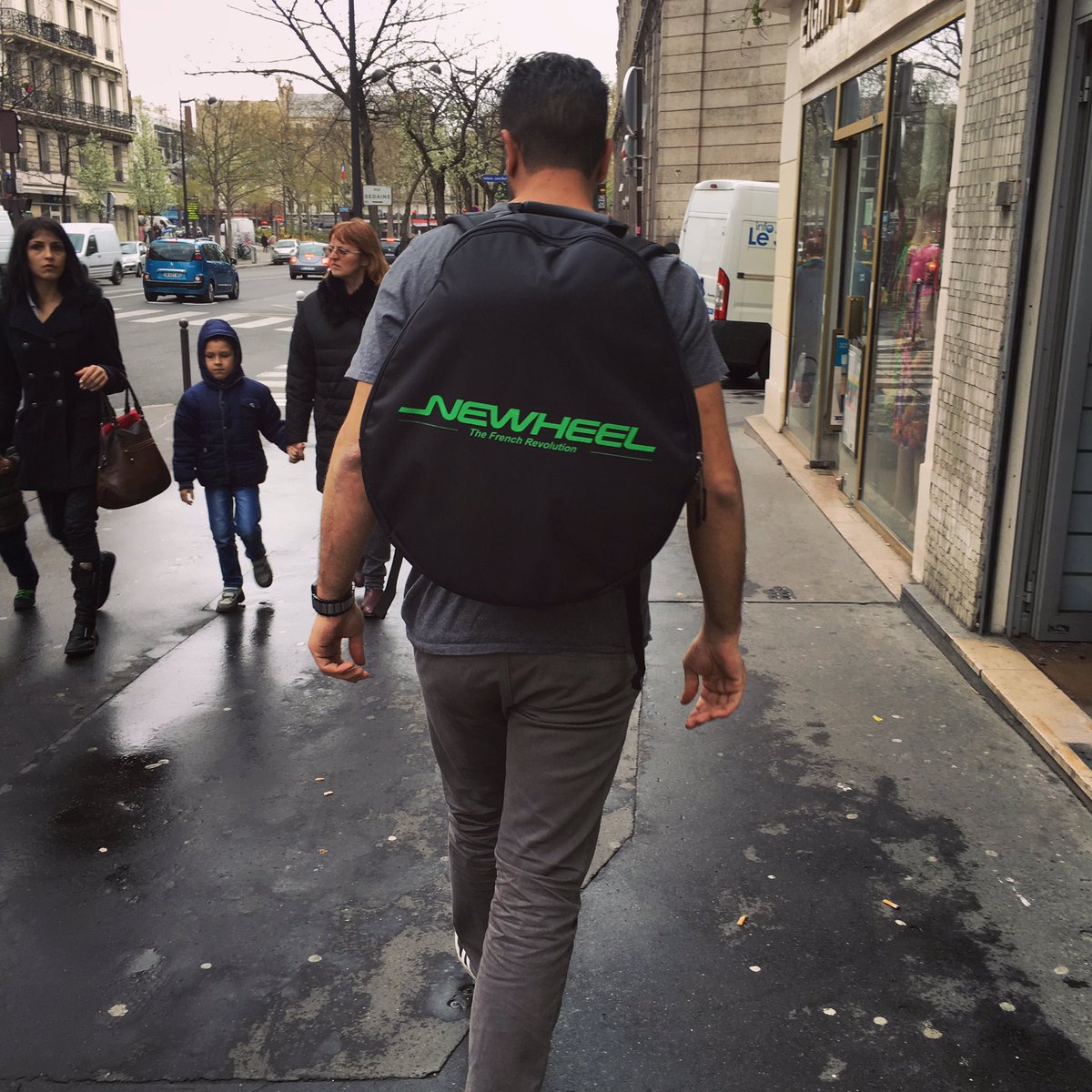 newheel_france's tweet photo. Transporte ton NEWHEEL partout avec toi 😄 bientôt disponible en boutique #sac #newheel #newheelS340 #gyroroue #bag https://t.co/UmmF6BjpXa