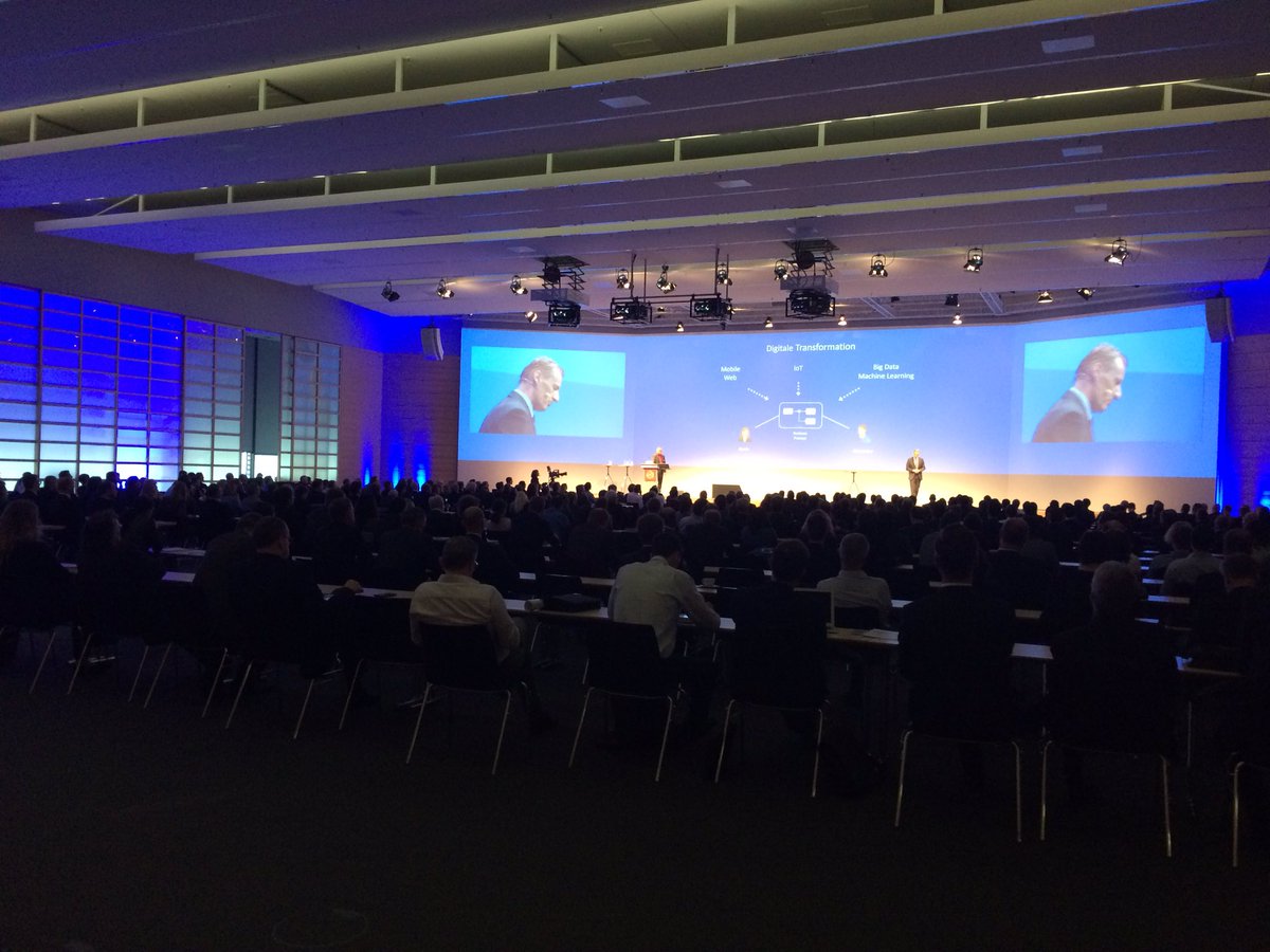 MIDGmbH's tweet photo. Der Saal ist voll! Thema: MID-Innovationen & alles über digitale Modelle #midinsight #digitaltransformation #BigData https://t.co/oHrAGQnkbZ