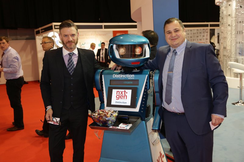 Here's Ben from <a href="/creativeresinUK/">Creative Resins</a> and Stephen from <a href="/DecraLed/">Decra Led</a> on stand 246 meeting Oscar at the #fitshow2016