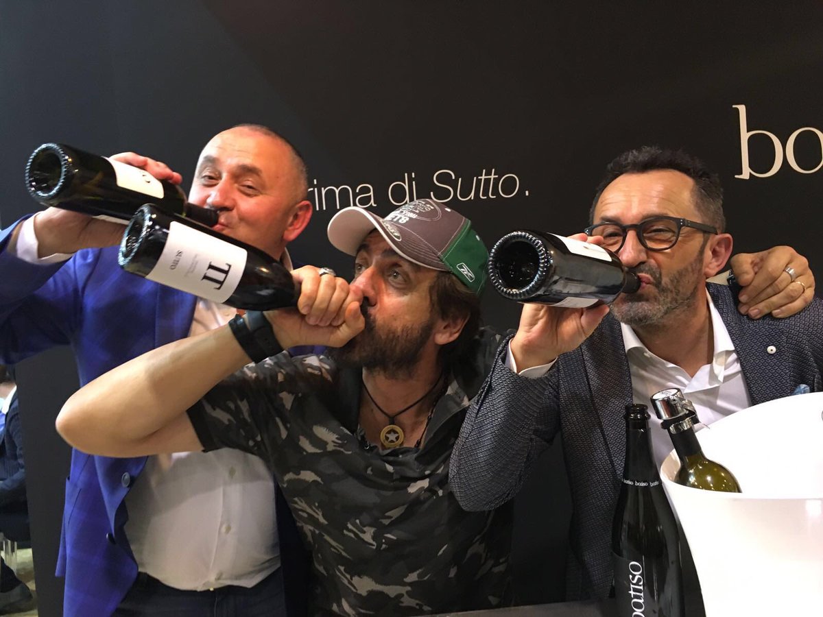 Grandi ospiti allo stand #SuttoWine #Vinitaly2016! <a href="/VStaffelli/">Valerio Staffelli</a>