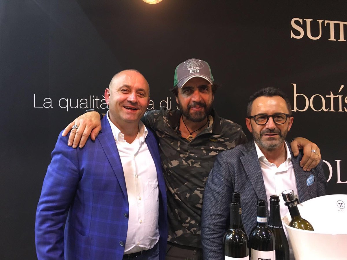 GruppoSUTTO's tweet photo. Grandi ospiti allo stand #SuttoWine #Vinitaly2016! @VStaffelli https://t.co/xypze9xacB