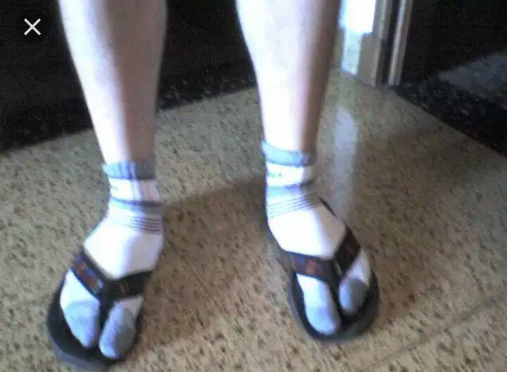 Demischele's tweet photo. @Anarquiaconsult Primera cita con una dama:  zapatos, zapatillas o en ojotas con medidas rayadas ? https://t.co/Qw0bzIw9IJ