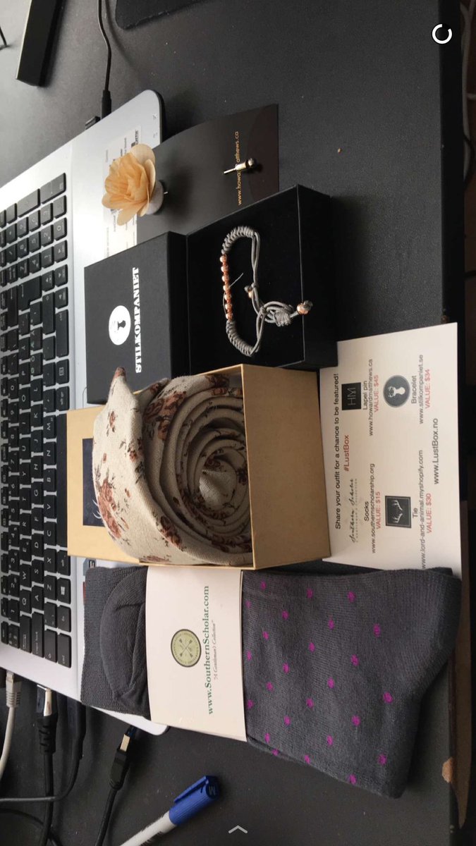 Lasken83's tweet photo. Received my first #LustBox today, with a bracelet from #Stilkompaniet, socks, tie and a lapel pin https://t.co/J6GkJvL6Ix