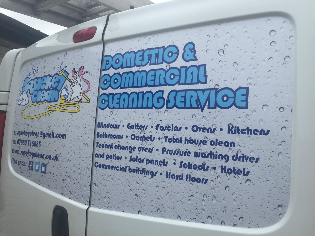 SquekeyClean's tweet image. Dirty windows and gutters then give me a call 07880715085 or any other cleaning requirements buff.ly/1oTbw0d