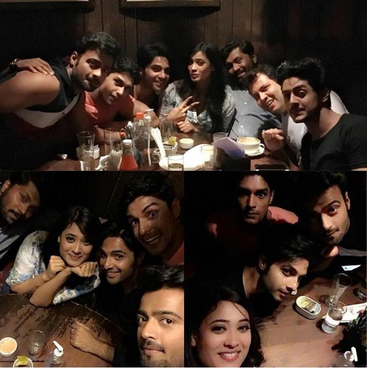 debashree02's tweet photo. #Begusarai gang. #SexyMom partying with her #HandsomeSons 😜😍 @6ankitgupta ur expressions na.uff.kaise karte ho 😄🌹 https://t.co/BAxv0N2DIS