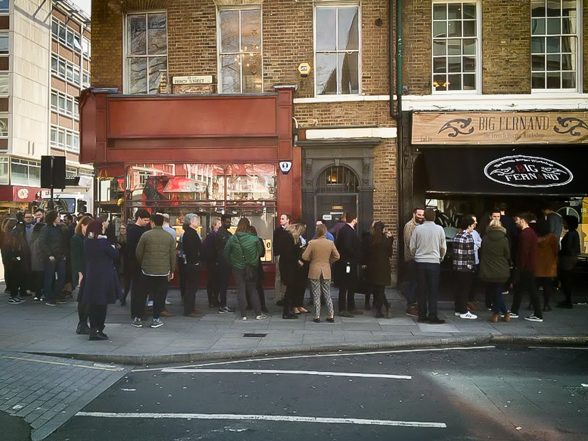 happiour's tweet photo. Burgers for days... @BigFernand_UK #FlashHour #FreeBurgers #Fitzrovia 🍔 ⚡️ https://t.co/UgfPeaxci8