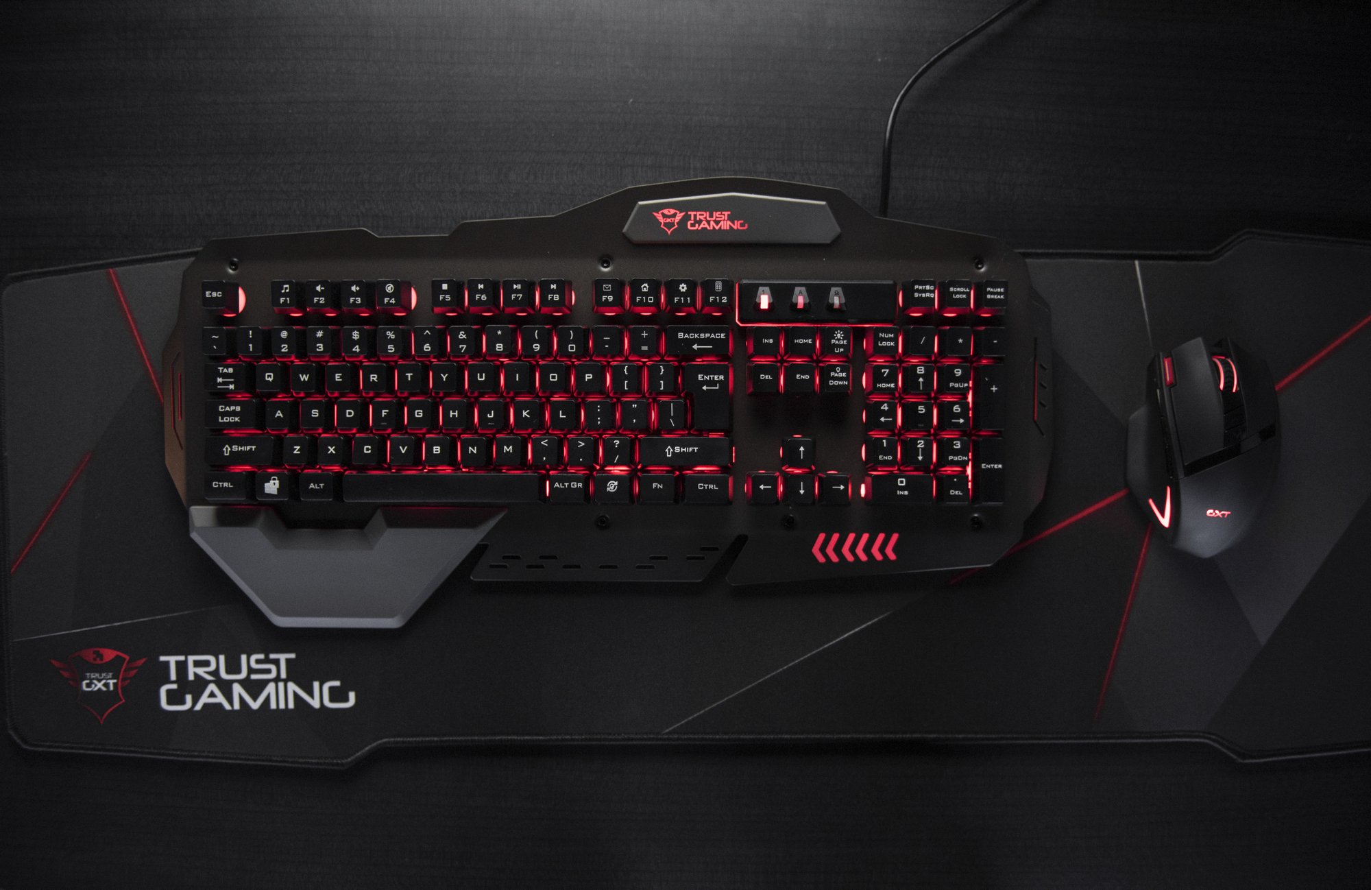 Trust Gaming Looking For Unique Gaming Gear Check Out The Gxt 850 Metal Keyboard And Xxxl Mousepad T Co Cfimdivkye Twitter