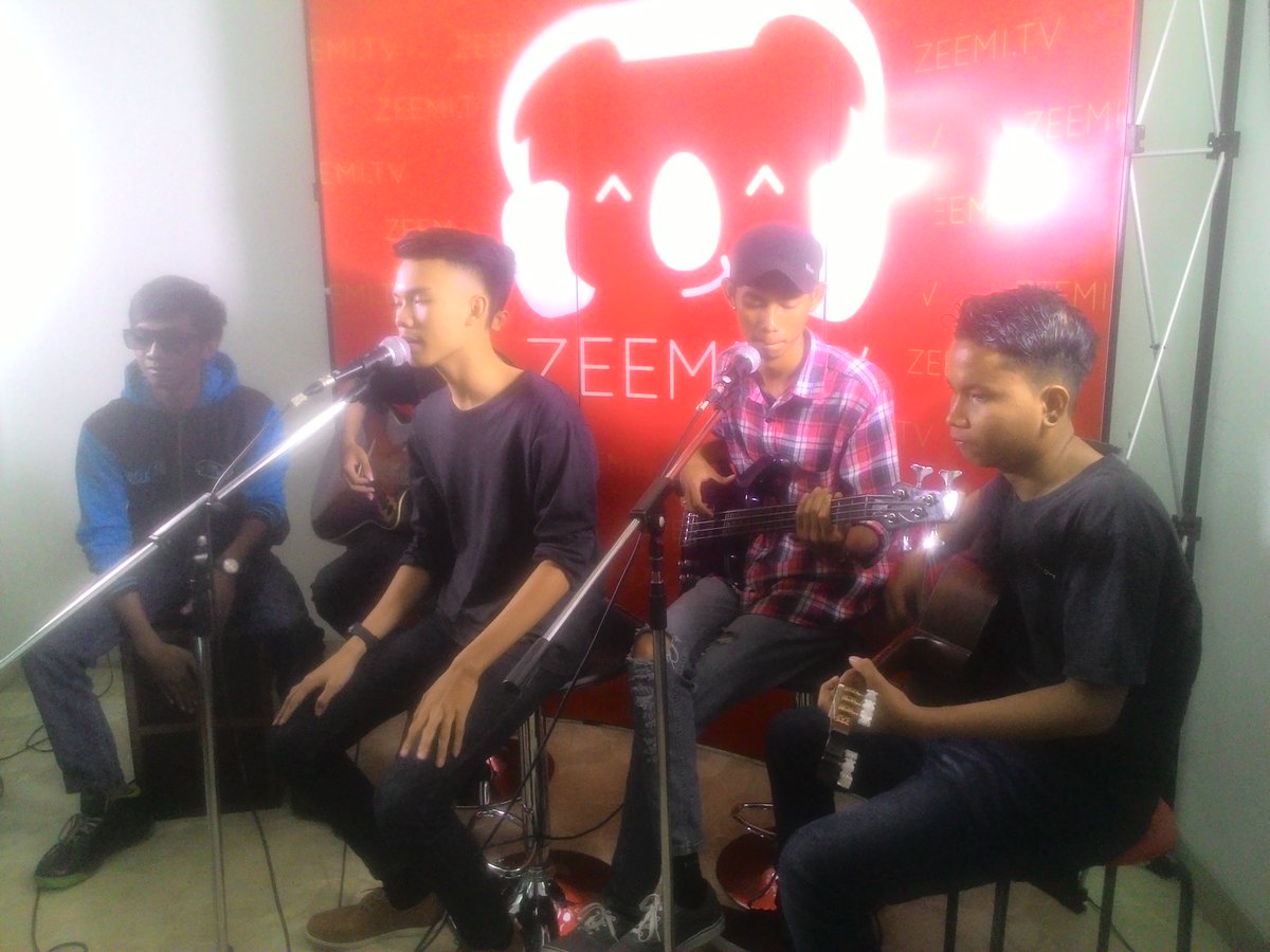 Live with <a href="/arashi_jkt/">ARASHI JE</a> at <a href="/ZeemiTV/">Zeemi.tv</a>