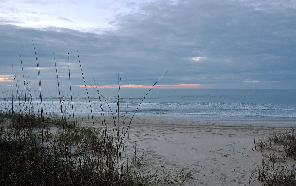 Coastalbydesign's tweet image. Our Sunrises are meant to be shared
#sunrise #beach #waves #surf #northcarolina #photography