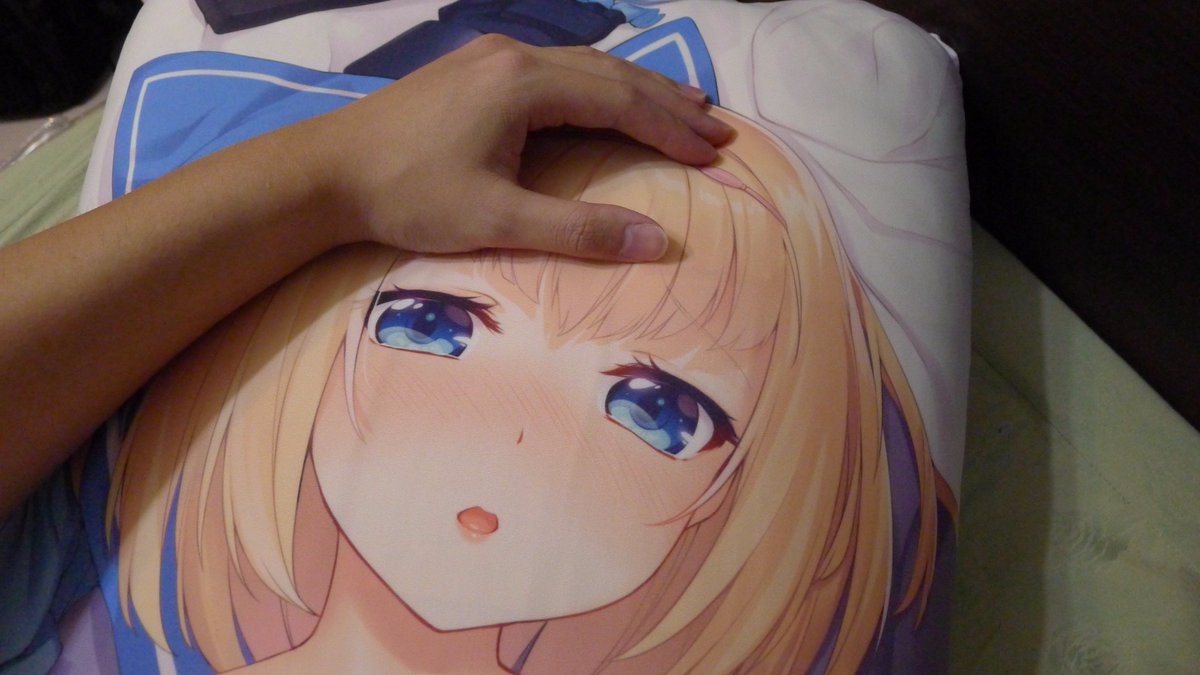 ヘヴィーオブジェクトのお姫様抱き枕サンプル写真 