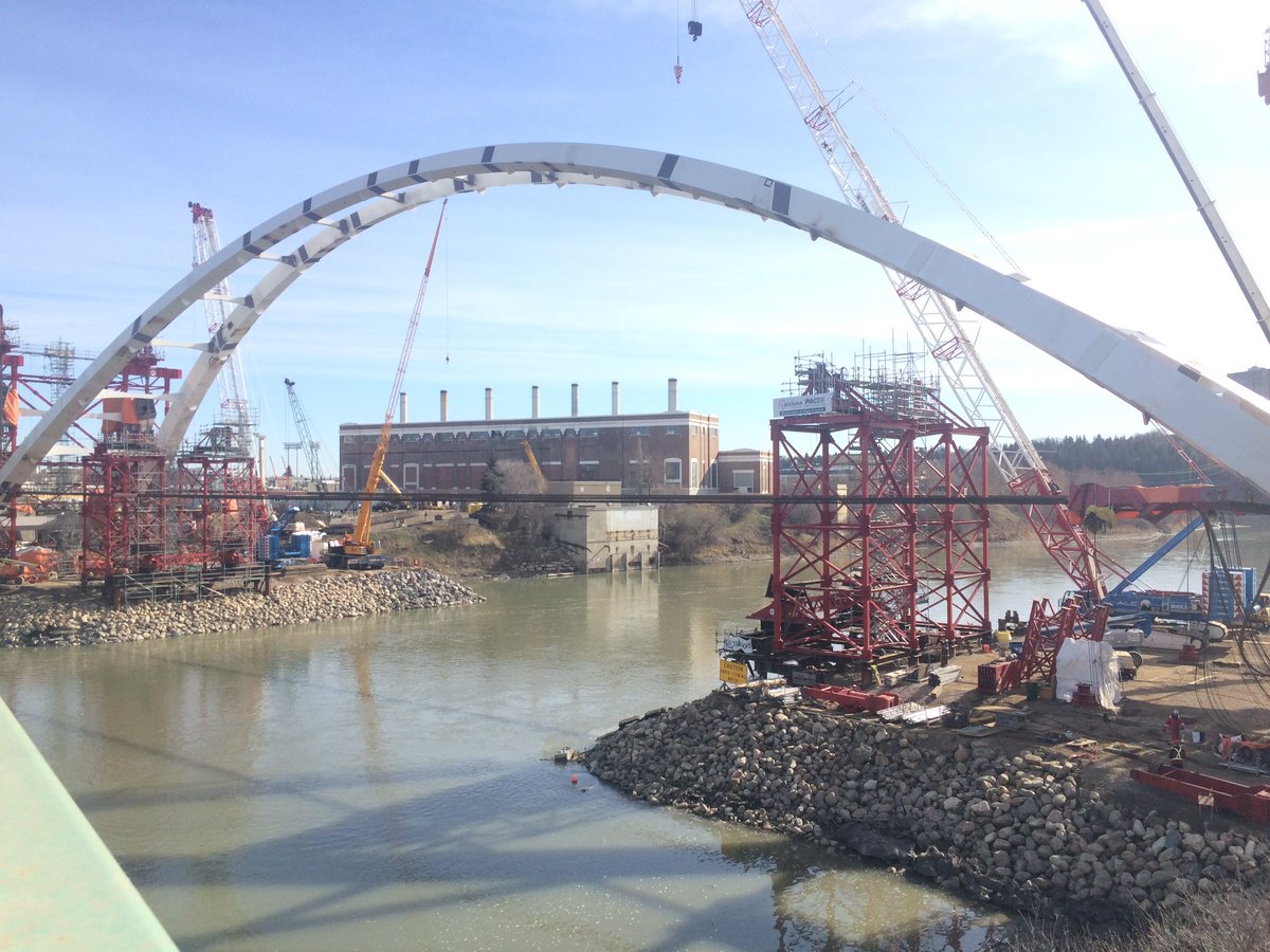 dinothespaceman's tweet photo. @Walterdalebridge being raised to full height today! Lift to take 8 hours to final 54m height. #yeg #globaledmonton https://t.co/H8VPhUo4yn