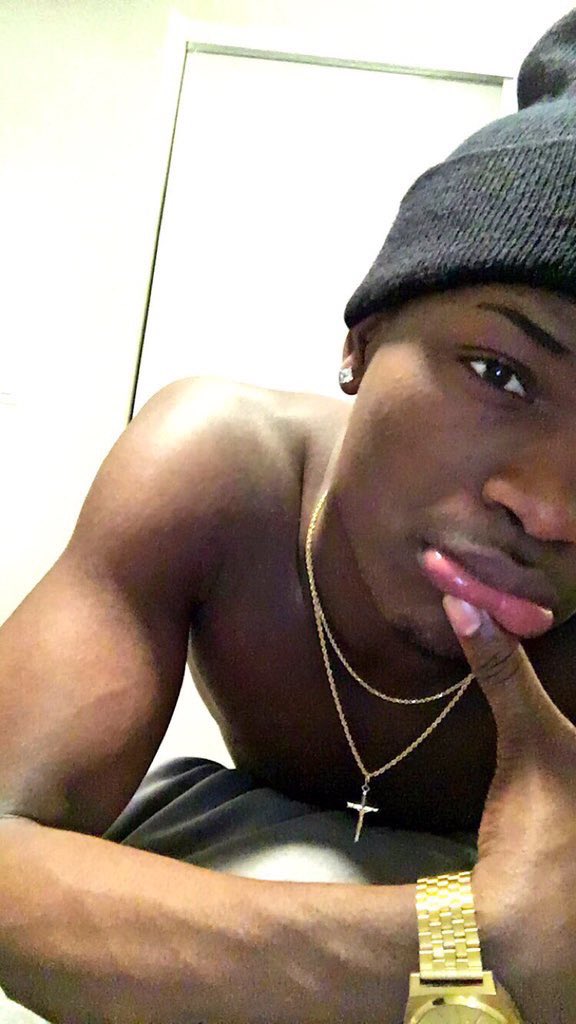 bbdaily69's tweet photo. @CareyBands_ 😏😍😛 https://t.co/RVxMdcaigJ