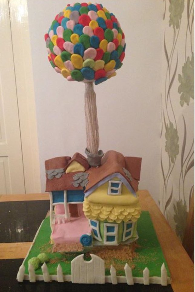 TLRKitchen's tweet image. Throwback to a cake from 2 years ago. The house from up. #caje #fondant #up #Disney