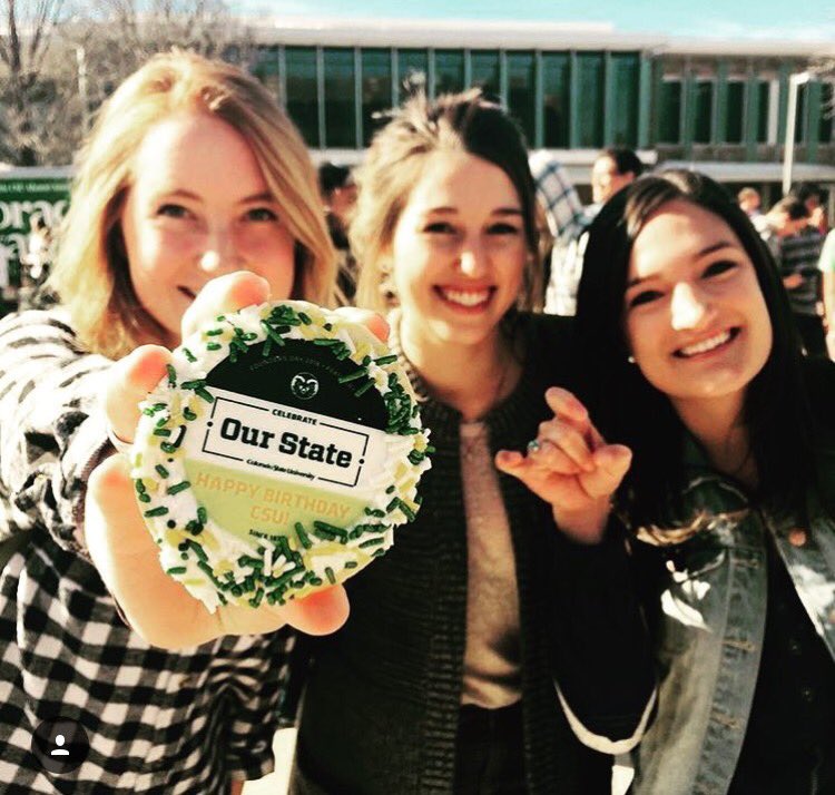 CSUChiOmega's tweet photo. Our favorite place is the plaza because we love running into sisters! (And getting free cookies) #fsfest #teamaspen https://t.co/eJsvLWWvsN