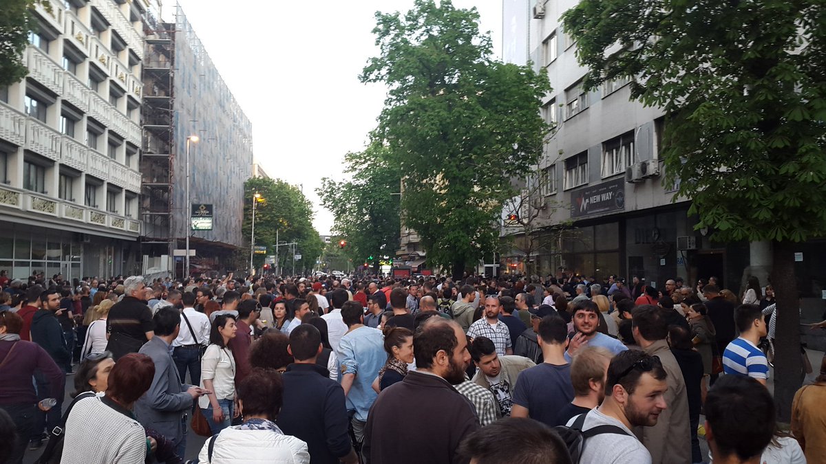 Thousands gather in center of #Skopje to protest impunity for political corruption. #Macedonia