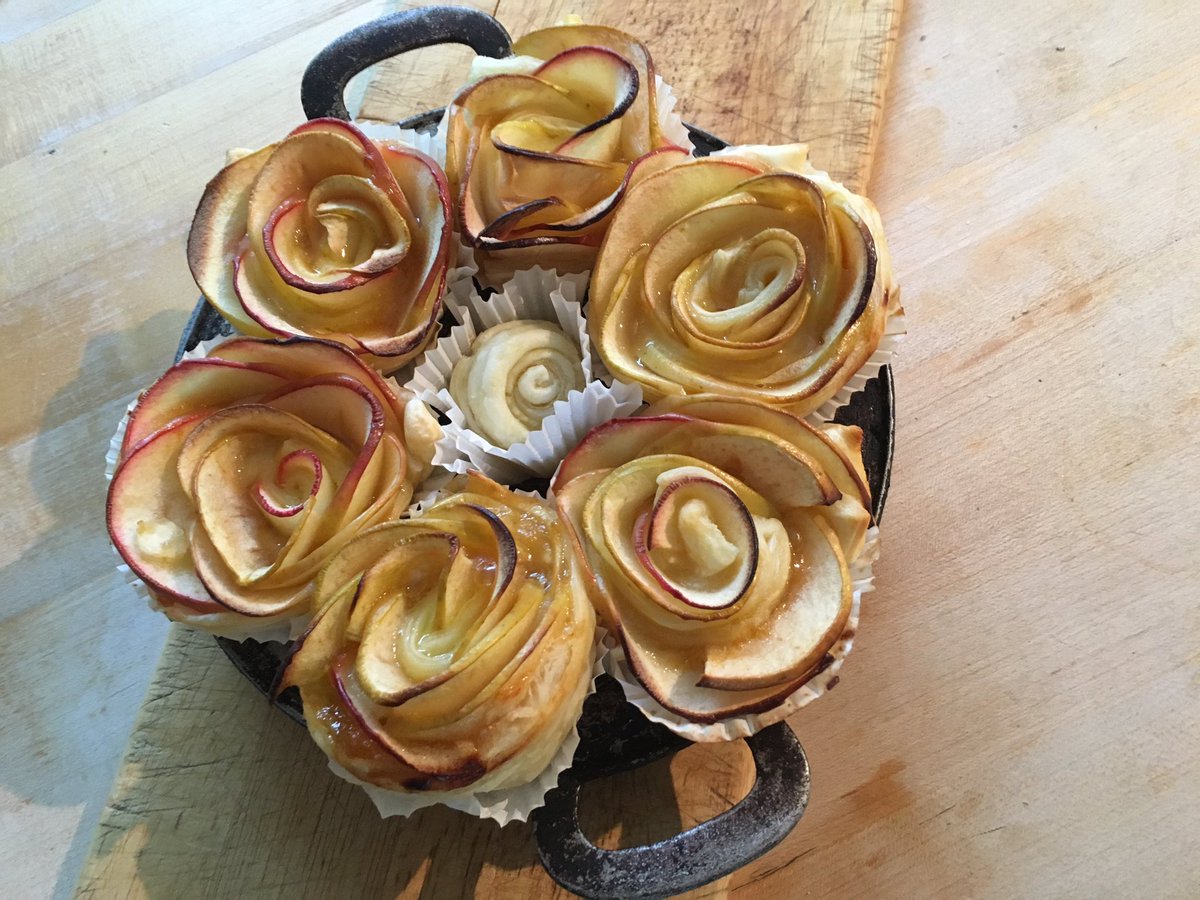 GeisslerTim's tweet photo. #foodporn #bestrecipie #geisi #tasty #food apple rose pie https://t.co/A4YgttsUMS
