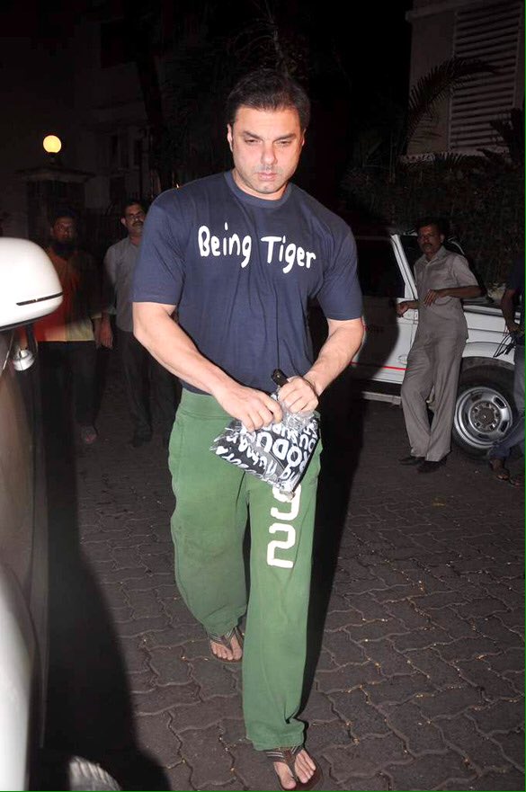 BollywoodUni's tweet photo. #SohailKhan #BandraHouse https://t.co/uSRsLKRIfa