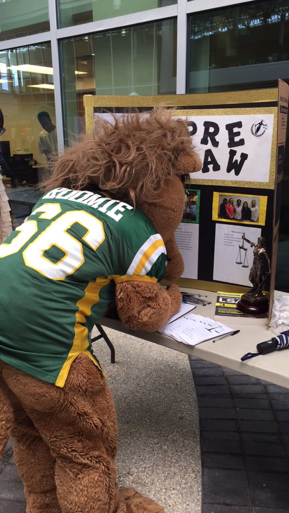TheRoarSLU's tweet image. We had a great Lion Up Tuesday celebrating the new @SLUStudentUnion #TeamSoutheastern