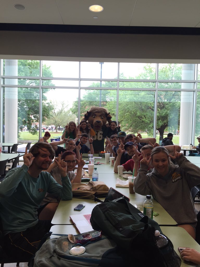 TheRoarSLU's tweet image. We had a great Lion Up Tuesday celebrating the new @SLUStudentUnion #TeamSoutheastern