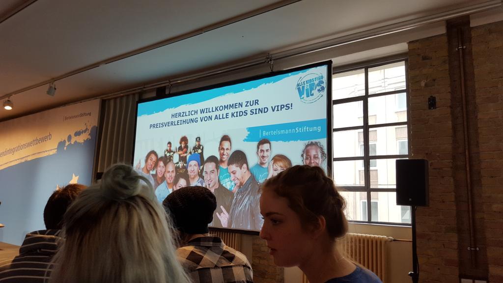 pia_wllk's tweet photo. Preisverleihung in Berlin - wir haben gewonnen! 🤗 #allekidssindvips #culchacandelakommtnachneumünster !!! https://t.co/fbVWciiRTb