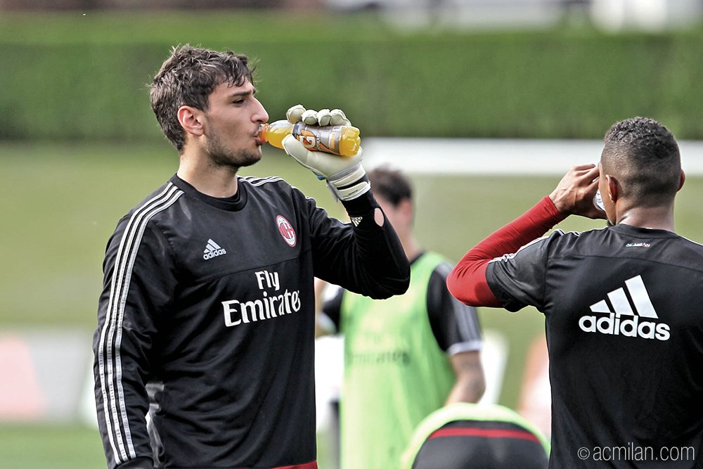 acmilan's tweet photo. Today's session was focused on athletic workouts and technical-tactical exercises 🔴⚫ https://t.co/CzgRP3Unaj https://t.co/wlC8zgPEvE