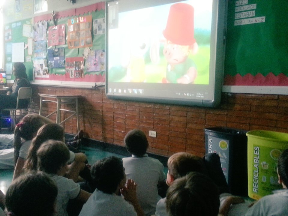florconforti1's tweet photo. Why is listening important? #WeDoListen #Skype in P4 @belgranoday @MsBargas @pauwilner @ceciechaburu https://t.co/4LknCzLlXC