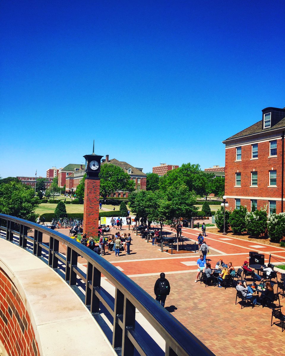 hfryKH's tweet photo. In sunny Stillwater meeting with Professors @okstate ☀️ #KHonCampus https://t.co/s5aEJQ6oc6