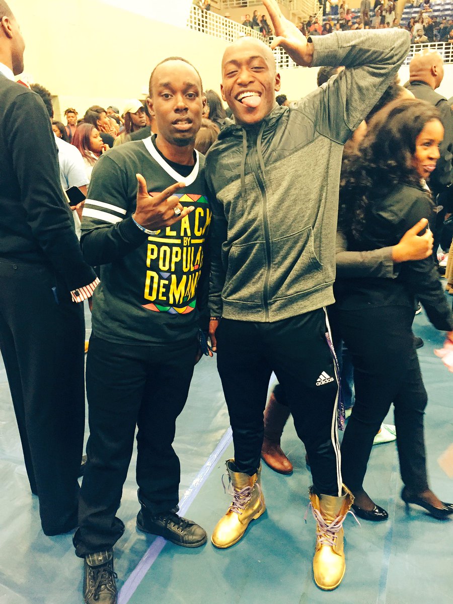 SupaStarSwagg's tweet photo. «@KingRacul: @SupaStarSwagg my brother from another https://t.co/LtecN3ThNK» 
[Just call me #OWTstanding #owtBRUHZ #9DAWG #RQQ] preciate it!