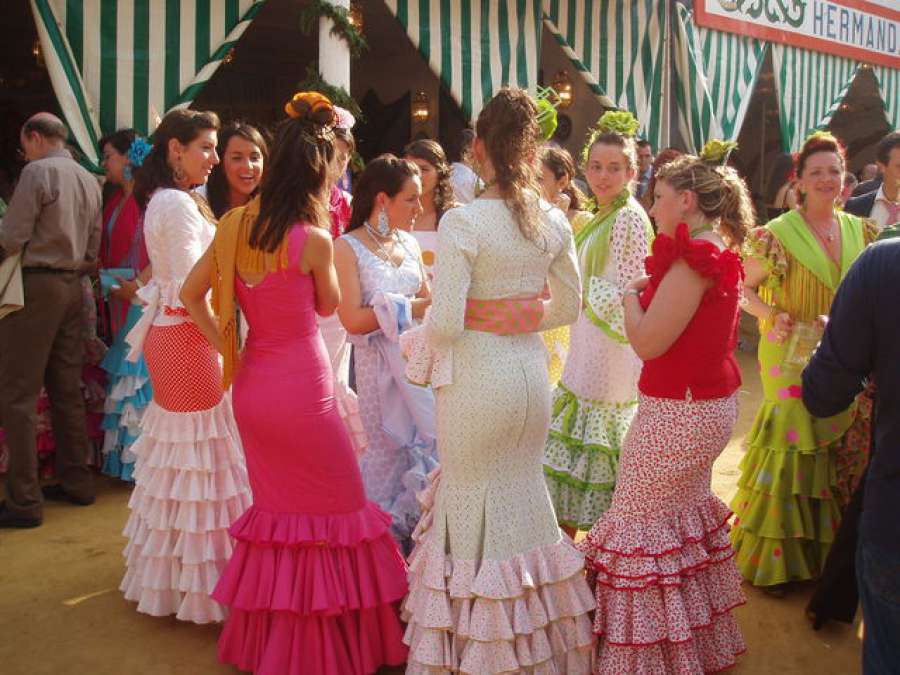 A3Noticias's tweet photo. Test viajero: ¿Cuánto sabes de la Feria de Abril de Sevilla? @viajestic https://t.co/sjIEXK2fYU https://t.co/I64XniTKKj