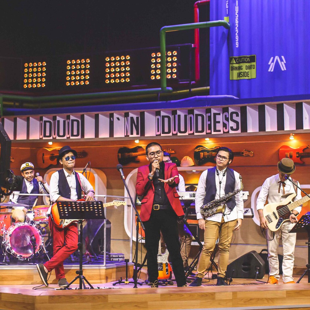 Aku, keluar rumah, dipesankan, oleh istriku.......

<a href="/TheComment_NET/">The Comment</a> #DudNDudes #HelmProyek