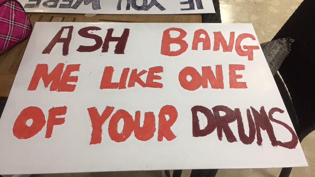 jessabae1098's tweet photo. @5SOS please notice me! https://t.co/nSaXE0mgym