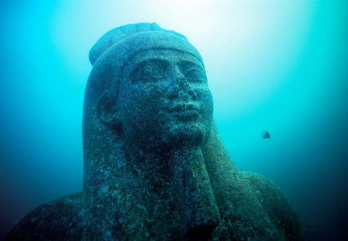 CultureTrip's tweet photo. Underwater: The ruins of Thonis-Heracleion were found in 2000 in the Mediteranean sea near Alexandria. #archeology https://t.co/gKqLF5CKoG
