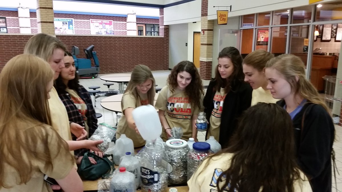 tlctaylor0711's tweet photo. #mbhsfccla gathering the tab tops for the @RMHDallas Charities. #mckBoyd #mckboydcte @McKinneyISDCTE https://t.co/vfDmK4XUf7