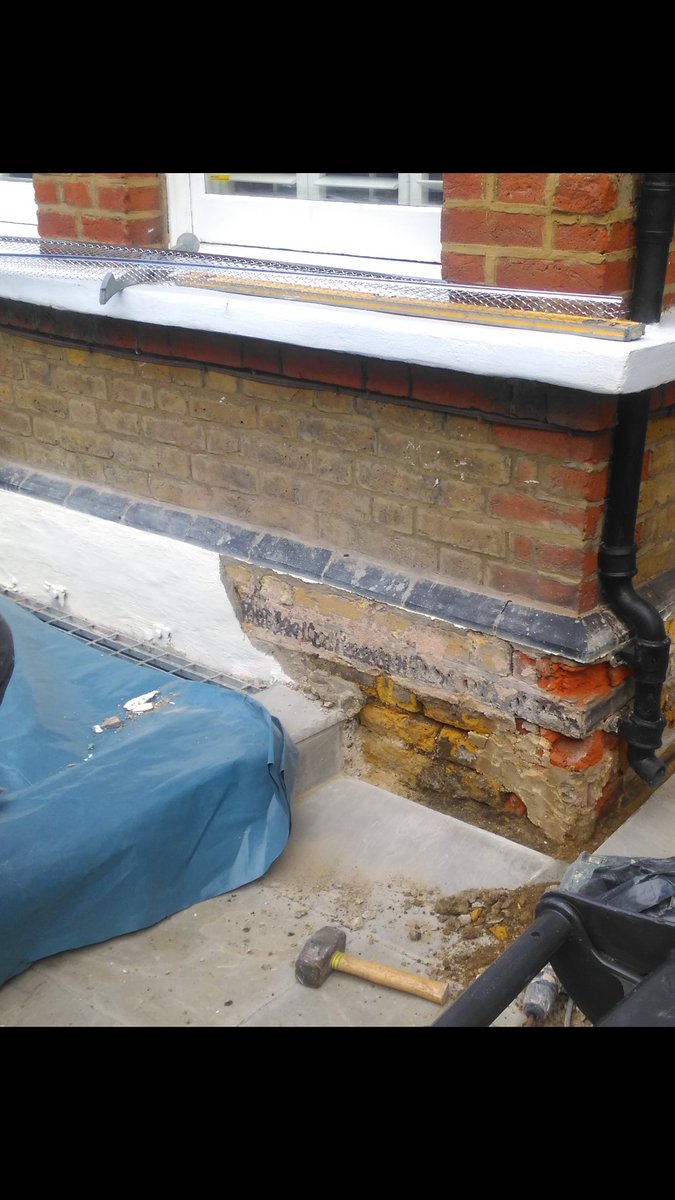 londonbuild's tweet photo. #plastering #LondonMayor2016  will the next London Mayor be as straight as this external render repair? https://t.co/jrP50oZqNQ