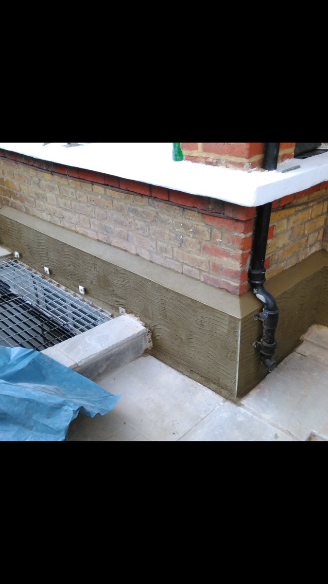 londonbuild's tweet photo. #plastering #LondonMayor2016  will the next London Mayor be as straight as this external render repair? https://t.co/jrP50oZqNQ