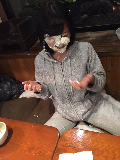 西の人間たるものこうでなくっちゃね&hellip;むしろもっとやってくれてよかったですよ&hellip;&hellip;  ずっとケーキ🍰の匂いが鼻についてます👃初めての顔面ケーキ🙌  こんな形でも2度美味しい😋お誕生日お祝いして貰えて嬉しいです😭🎉みんなありがとう💞