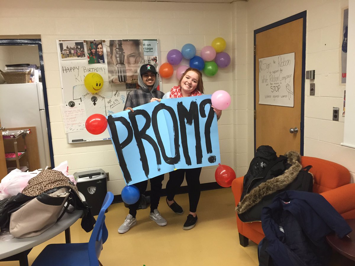 He said yes! #promposal #pinkestschoolinPeel @jannaguay <a href="/Arjun_SkateLife/">ŽËRŒ</a>