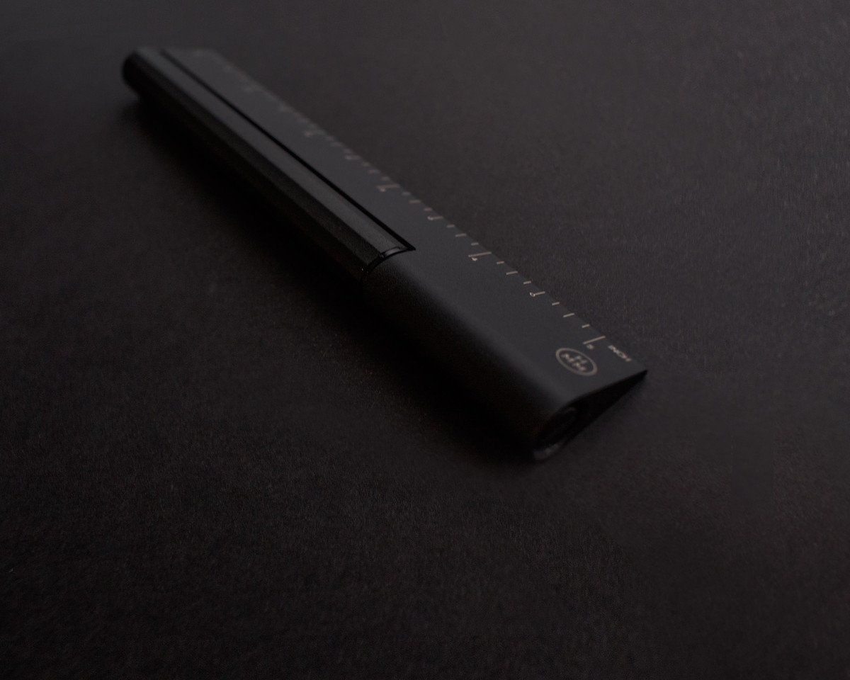 freshersmag's tweet photo. RULE-ONE - Redesigned pen and ruler

More: https://t.co/4PyEQGIe7L

#freshersmag #ruleone #hmm #redesign #ruler #pen https://t.co/PPE73xO9Mu
