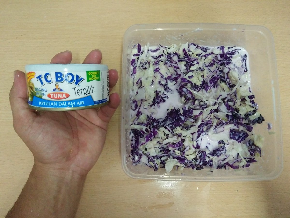 penaberkala's tweet photo. Menu ringkas di dapur bujang #DapurPB kali ni adalah "Kobis Kawen"
Nak sedap lagi?
Tambah Tuna #TCBoy https://t.co/qyHLRsbHGd