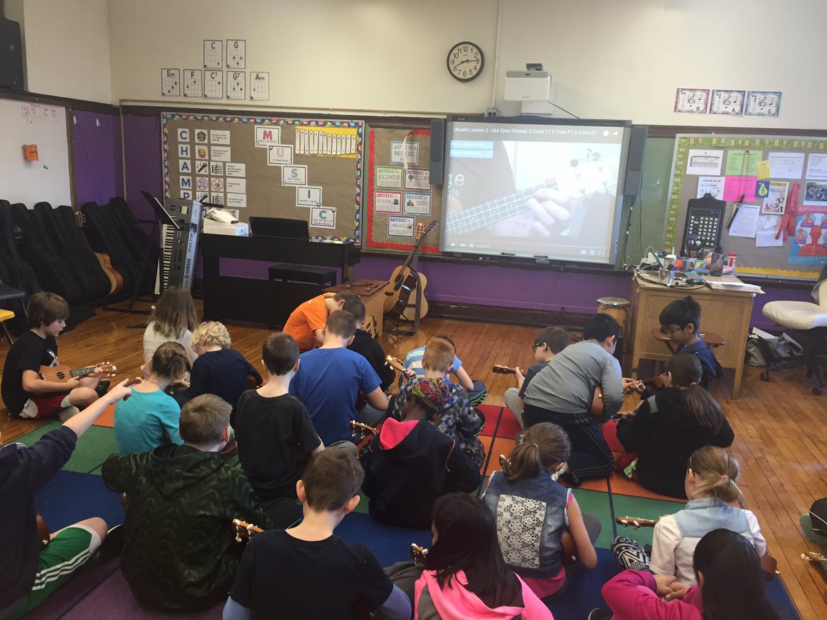 hershmanrossi's tweet photo. 4th graders practicing their #ukuleles using excellent tutorials from @justinsandercoe . We love JustinGuitar! https://t.co/z9LLzqHDQe