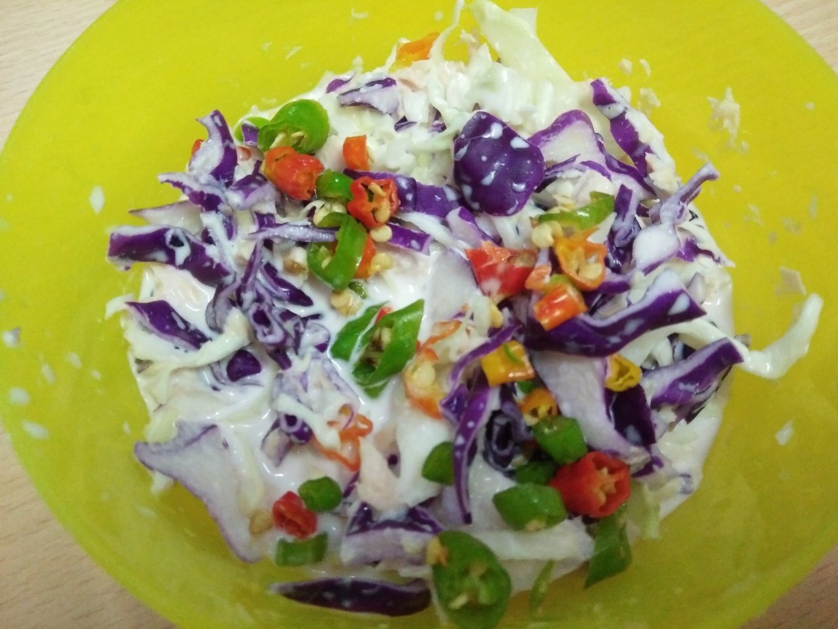 penaberkala's tweet photo. Menu ringkas di dapur bujang #DapurPB kali ni adalah "Kobis Kawen"
Nak sedap lagi?
Tambah Tuna #TCBoy https://t.co/qyHLRsbHGd