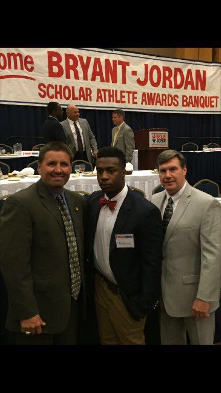 MPSAthletics's tweet photo. Congratulations to Park Crossing senior Montaeus Bell, recipient of the Bryant-Jordan Achievement award Region 2. https://t.co/qz3t1vuEGo
