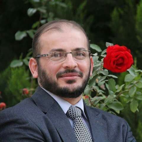 anasaldogheim's tweet photo. ستظلُّ حيّاً خالداً و يحولُ
وجهٌ تجندَلَ بالخَنا و عميلُ
و تظلُّ يا بنَ الأكرمينَ مُكرَّماً
و رصاصُهم كظلامهم سيزولُ https://t.co/cbX8Wv52XV