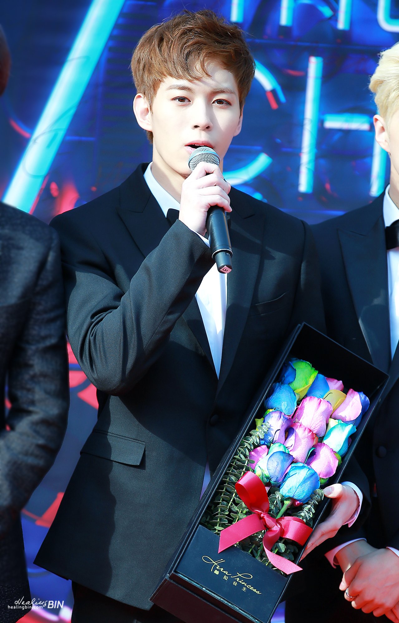 Cf2ISROVIAEopGm.jpg:orig