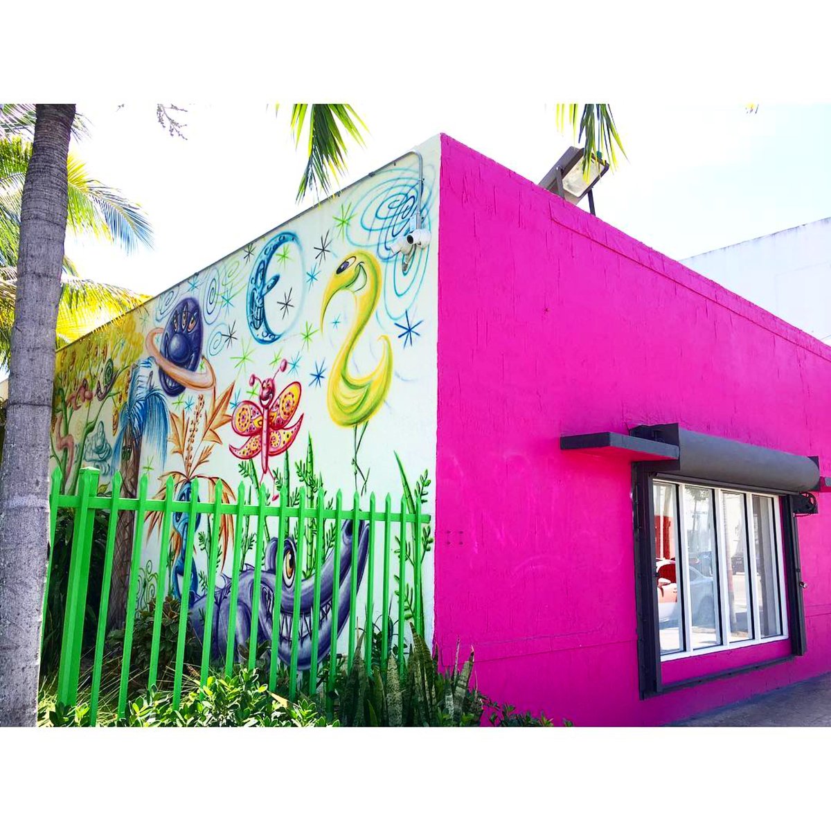 Metro1Prop's tweet photo. Surprises in every corner. Discover Wynwood #weSHAPEneighborhoods #art #wynwood https://t.co/8BvphbUpRU