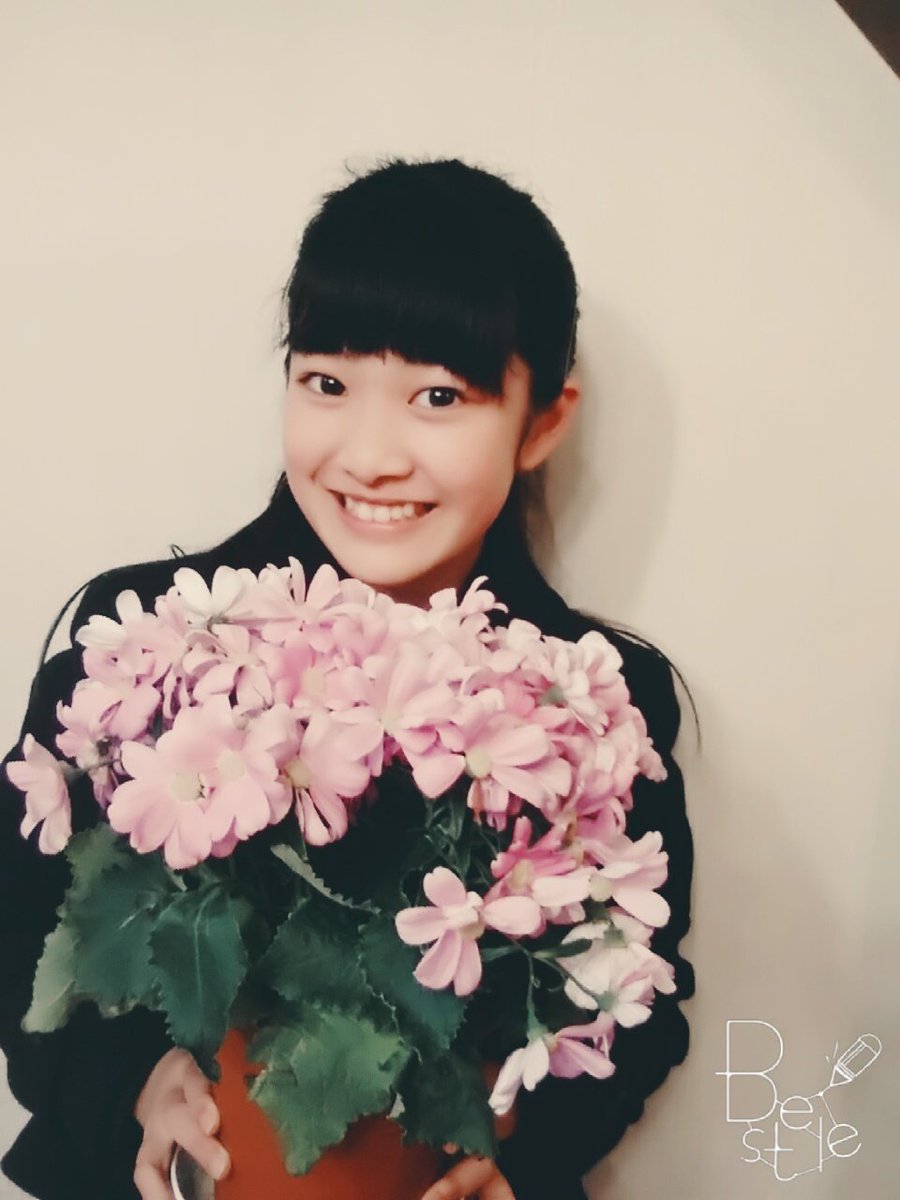 supporter_wp's tweet photo. ウォータープロジェクトサポーターのみちのく仙台ORI☆ 姫隊研修生SEIKA です。私は、いつもこのお花にお水をやってます。お水があるからこの子は生きていけるんですね。 https://t.co/tbzqtCRxIv