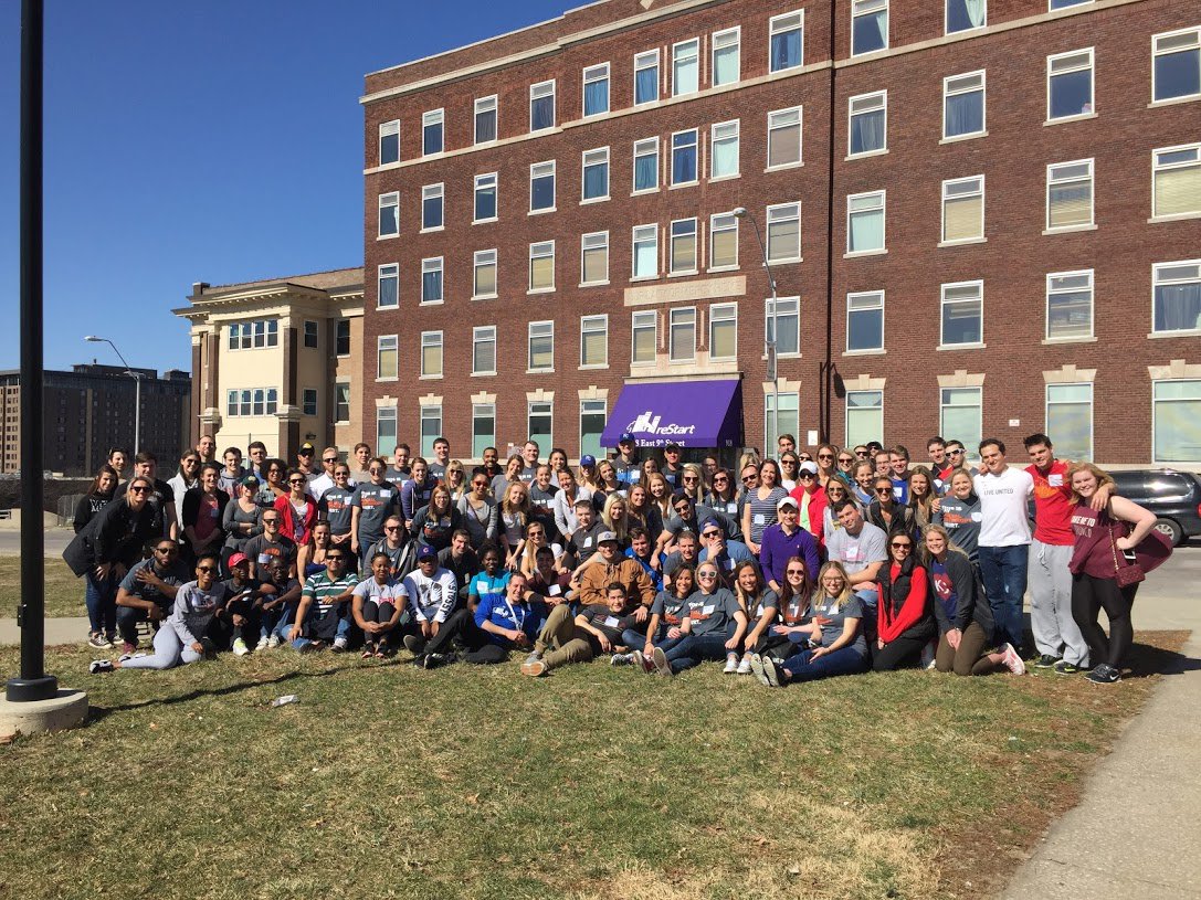 UnitedWayGKC's tweet photo. Thx to 100+ millennials @ our LINC volunteer event in Feb.
#linckc #NationalVolunteerappreciationWeek https://t.co/Dx3ajBgVJj