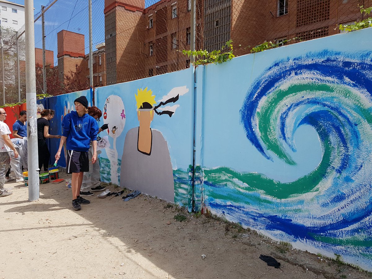 lamarta's tweet photo. Fantàstic treball dels alumnes de 4t d'ESO al pati del #TorrasiBages #LH #ProjecteGrafiti #SomColor @contorno_urbano https://t.co/IxzKlSH35T